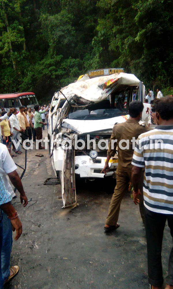 ಶಿರಾಡಿಗಾಟ್: ಟೆಂಪೋ ಟ್ರಾವೆಲರ್ ಉರುಳಿ ಮೂವರ ಸಾವು;  18 ಮಂದಿಗೆ ಗಂಭೀರ ಗಾಯ